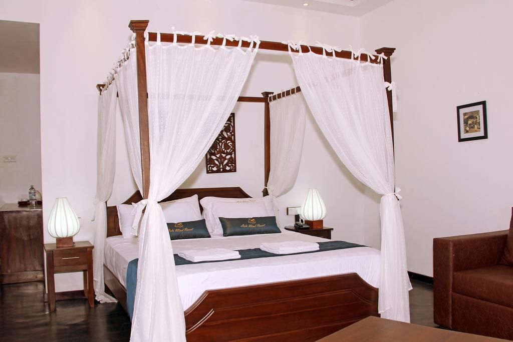 Minibar, desk, iron/ironing board, rollaway beds