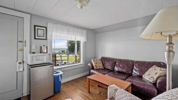 Individually furnished, soundproofing, iron/ironing board, free WiFi