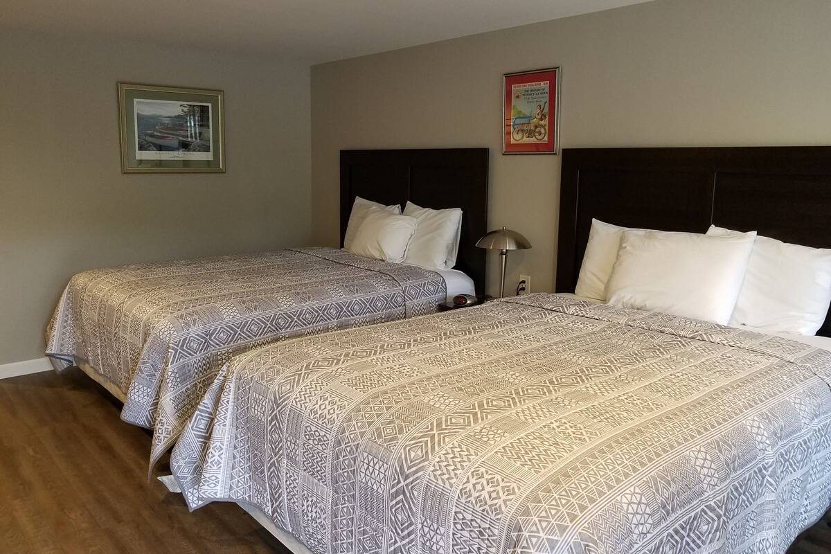 Signature Quadruple Room | Soundproofing, iron/ironing board (on request), free WiFi