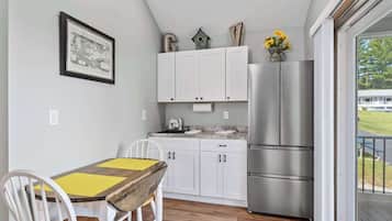Lake View Cabin | Private kitchen | Microwave, coffee/tea maker