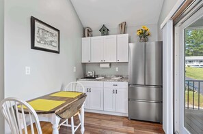 Lake View Cabin | Private kitchen - Grand View Resort (Laconia)