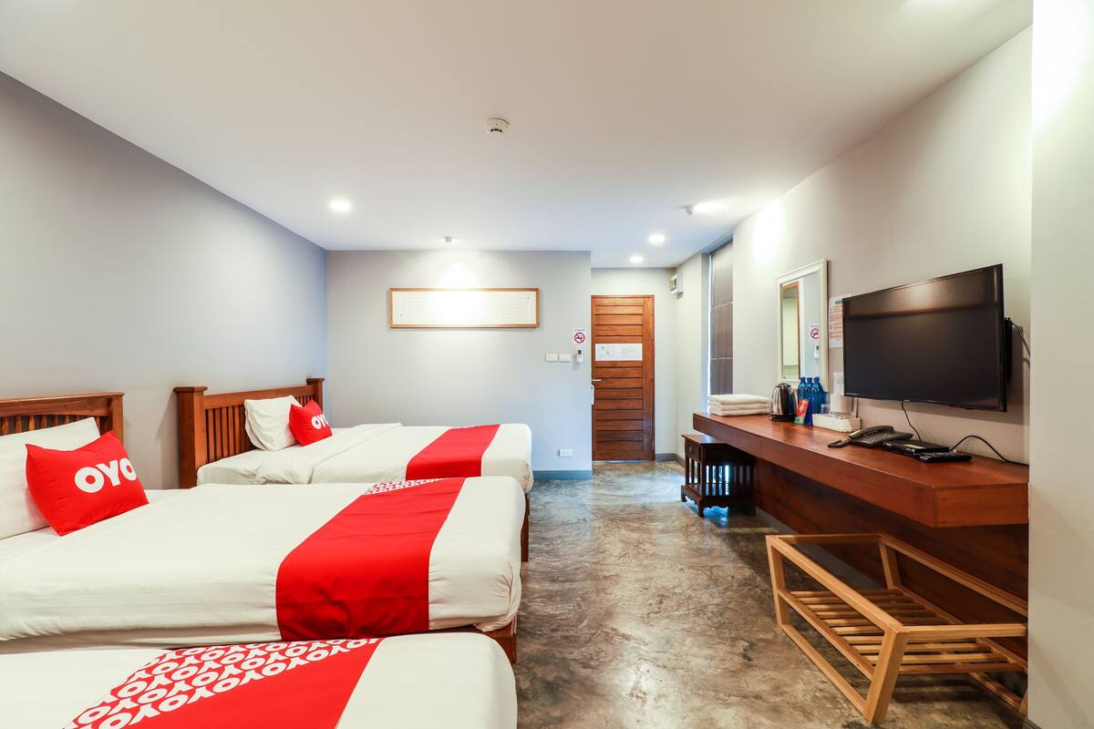 Superior Suite | Desk, free WiFi, bed sheets