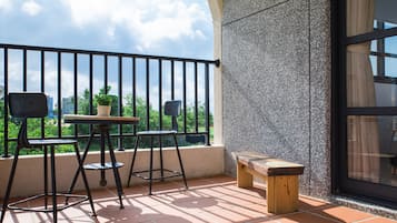 Double Room (VIP) | Desk, blackout drapes, soundproofing, rollaway beds