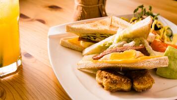 Free daily continental breakfast