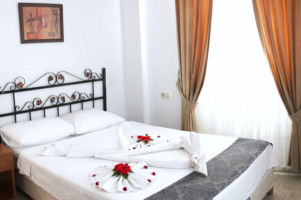 apartment, 2 bedrooms | in-room safe, iron/ironing board, free cots/infant beds, bed sheets