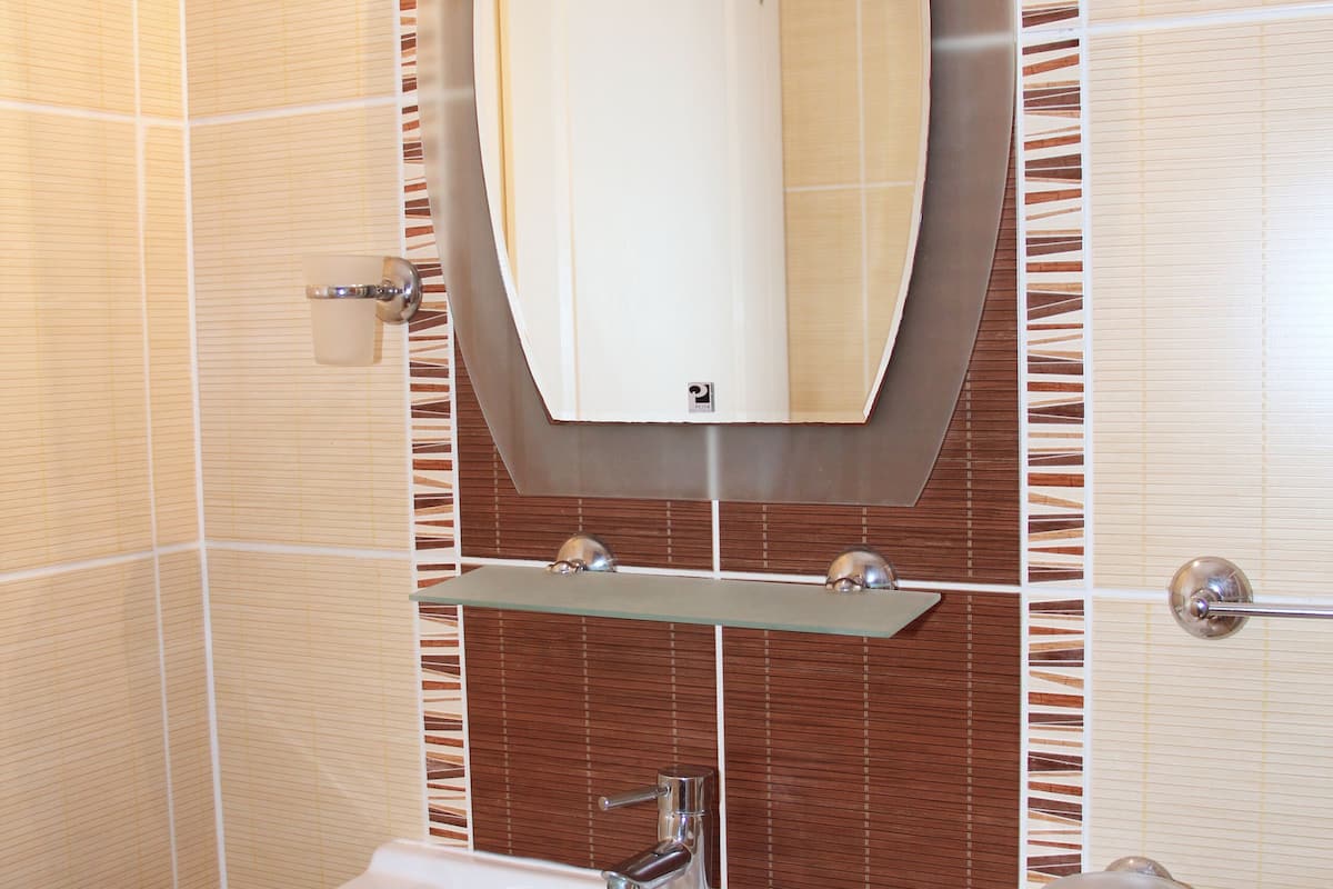 apartment, 2 bedrooms | bathroom | shower, free toiletries, towels