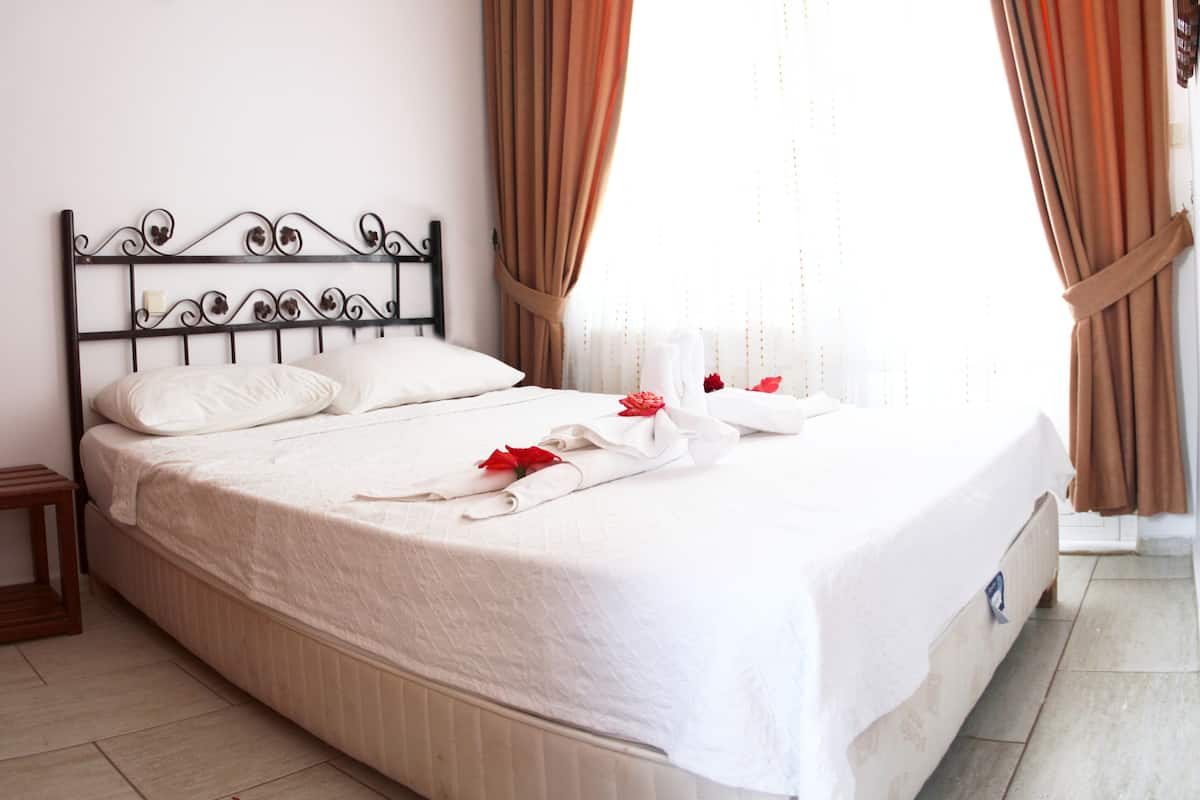 apartment, 1 bedroom | in-room safe, iron/ironing board, free cots/infant beds, bed sheets