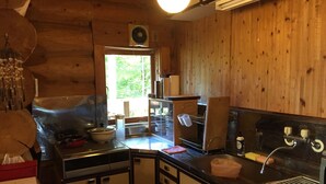 Nhà (Holiday Home) | Bếp riêng | Tủ lạnh, lò vi sóng, bếp nấu, ấm điện 