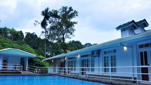 Outdoor pool - Forest Edge (Ginigathena)
