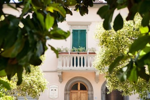 Front of property - Domus Socolatae Residenza d'Epoca Charming B&B (Follonica)