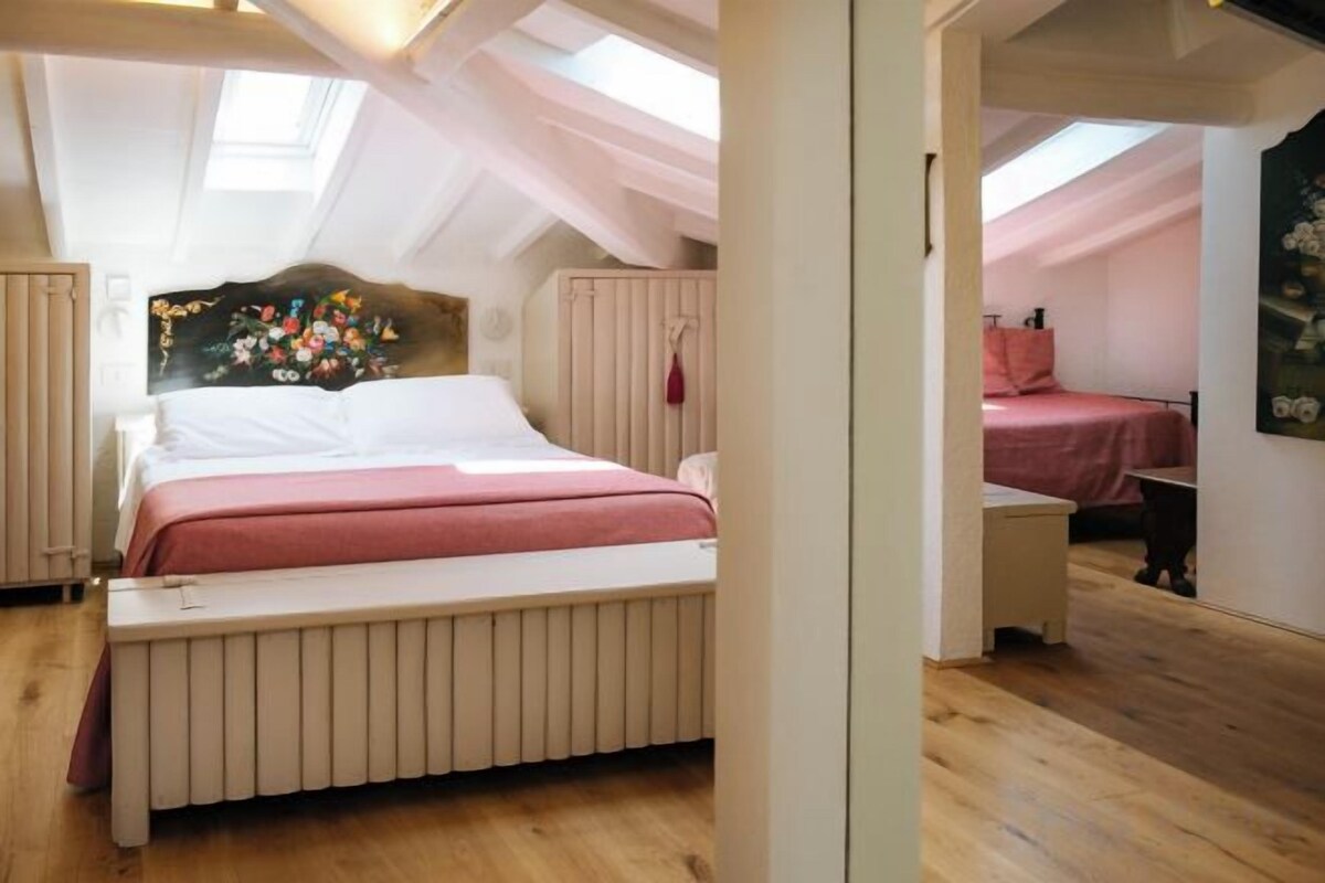 Sengetøy av topp kvalitet, dundyner og memory foam-senger