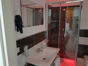 Classic Double or Twin Room | Bathroom - Napoli Relais (Naples)