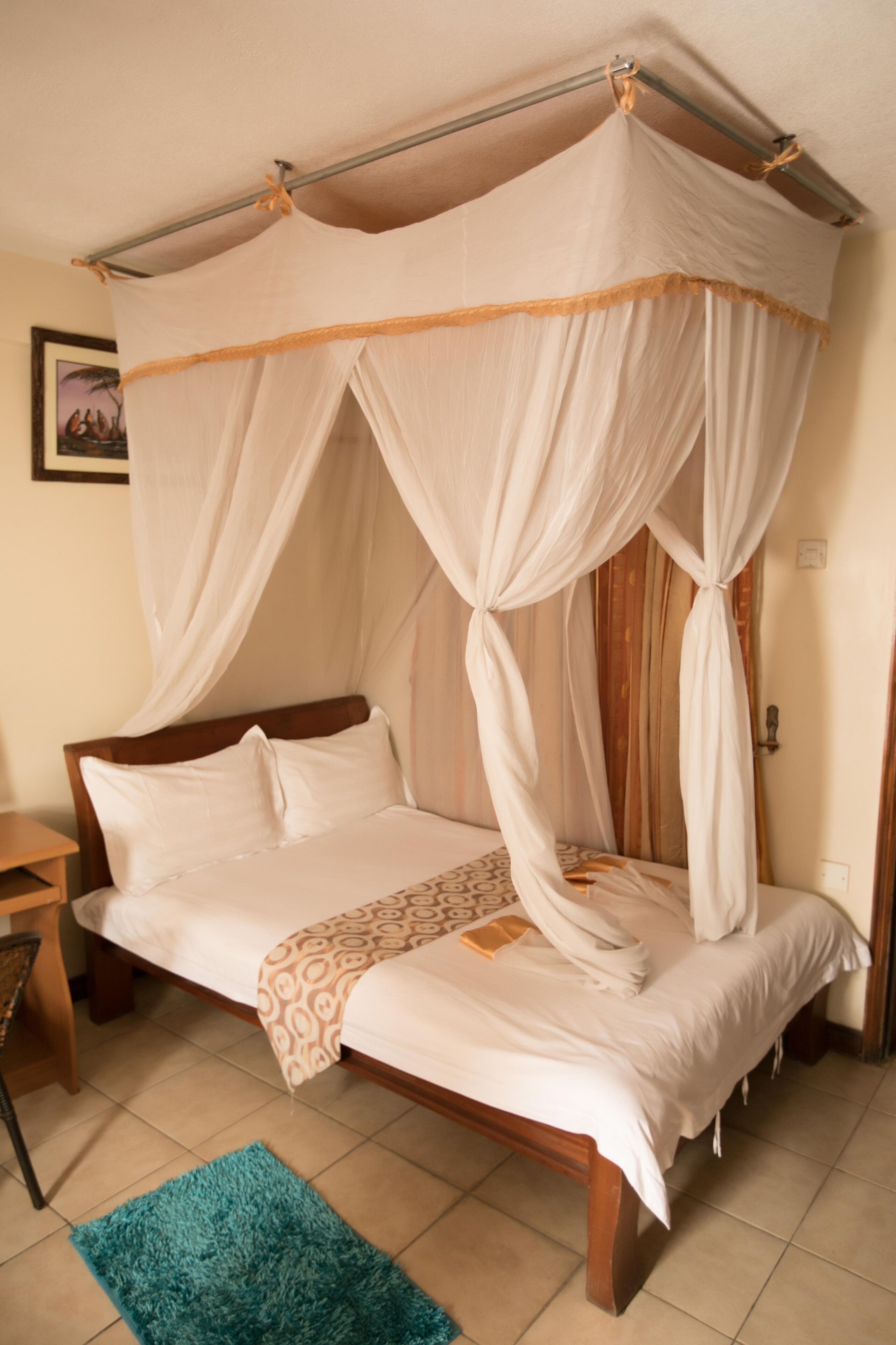 standard single room | desk, blackout curtains, soundproofing, iron/ironing board