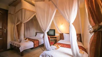 Standard Twin Room | Desk, blackout curtains, soundproofing, iron/ironing board