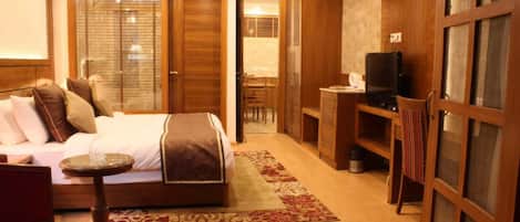 Suite Luxe, 1 très grand lit | 1 chambre, literie de qualité supérieure, minibar, bureau