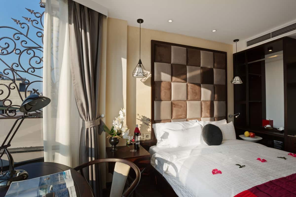 Minibar, in-room safe, desk, soundproofing