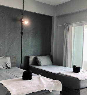 Twin Sea View Room | Free WiFi