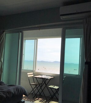 Double Sea View Room | リビング エリア | 薄型テレビ