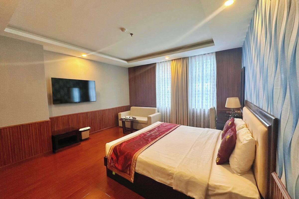 deluxe double room | minibar, desk, soundproofing, free wifi