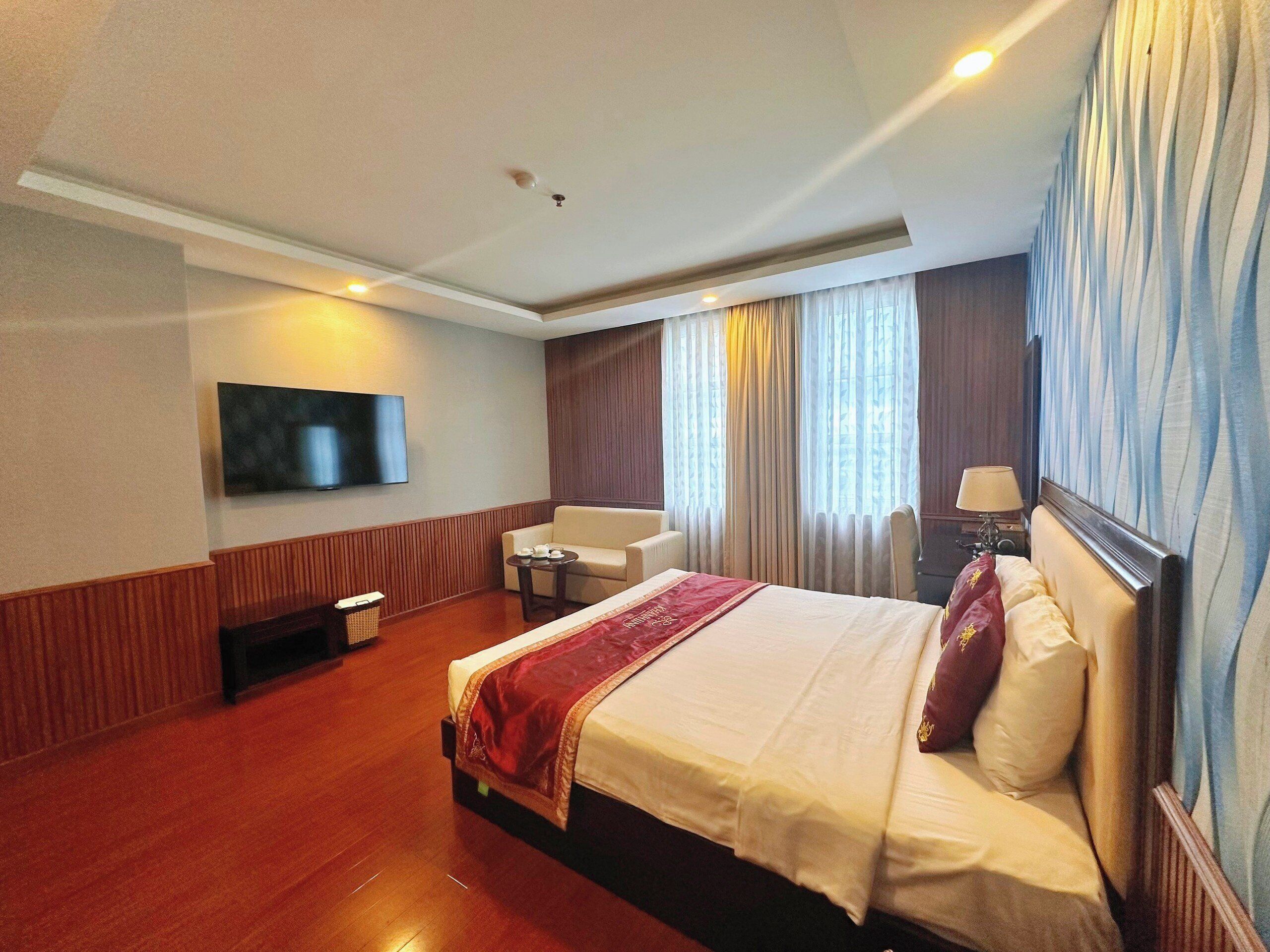 deluxe single room, 1 queen bed | minibar, desk, soundproofing, free wifi
