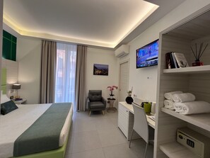 ห้องดับเบิล (no. 55) | ผ้าปูที่นอน Frette จากอิตาลี, เครื่องนอนระดับพรีเมียม, ผ้านวมขนเป็ด