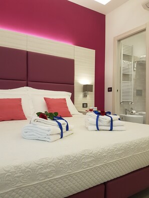 ห้องดับเบิล (no. 54) | ผ้าปูที่นอน Frette จากอิตาลี, เครื่องนอนระดับพรีเมียม, ผ้านวมขนเป็ด
