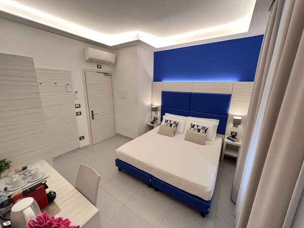 ห้องดับเบิล (no. 53) | ผ้าปูที่นอน Frette จากอิตาลี, เครื่องนอนระดับพรีเมียม, ผ้านวมขนเป็ด