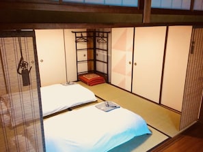 Down duvets, free WiFi, bed sheets
