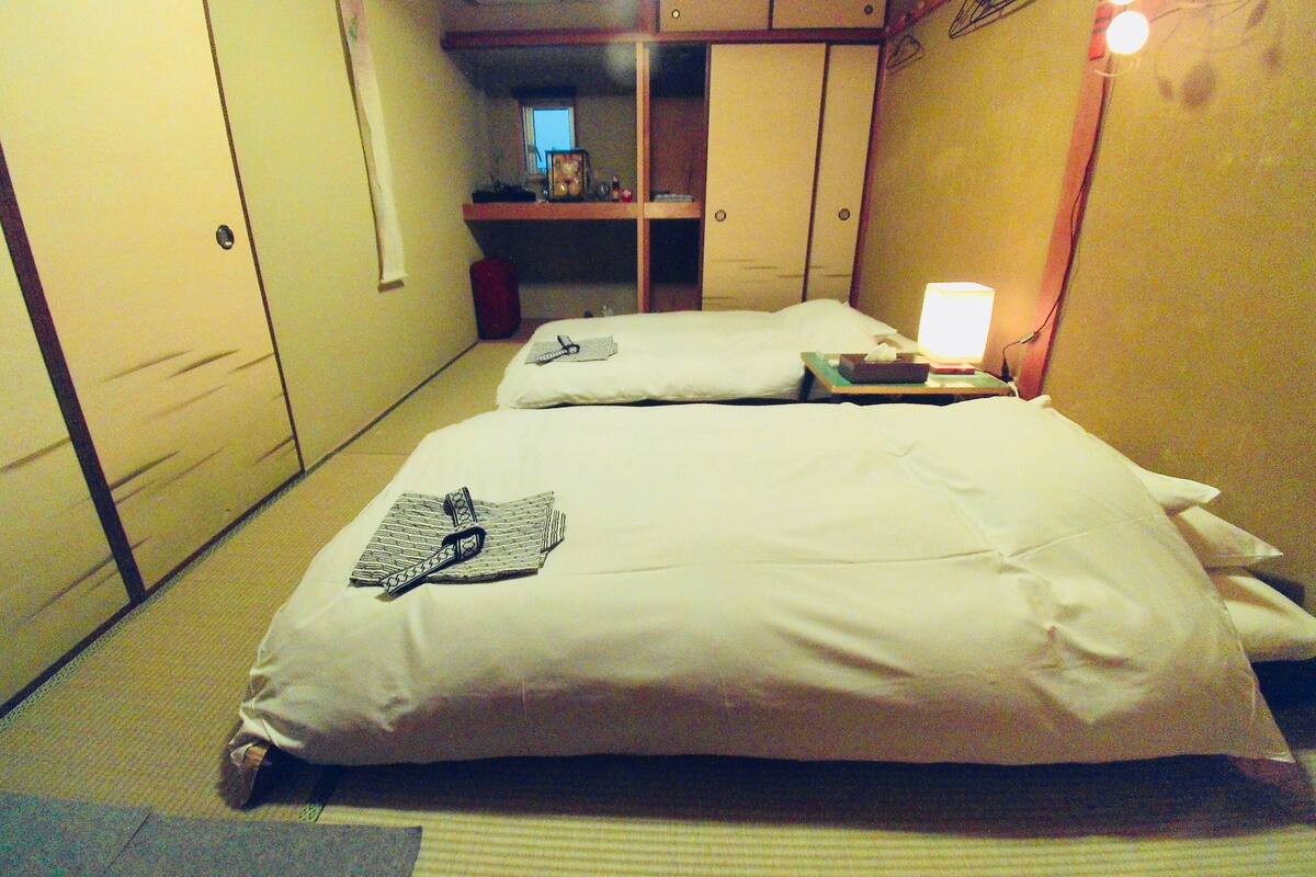 Down duvets, free WiFi, bed sheets