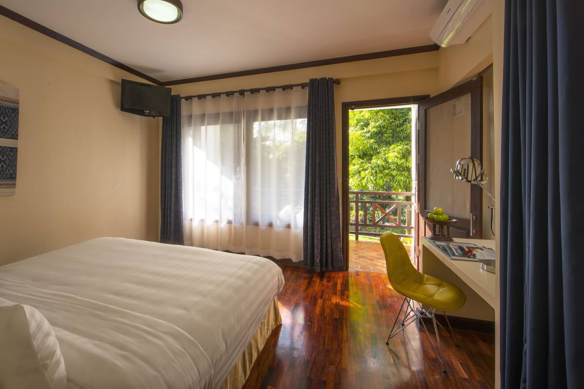 in-room safe, desk, laptop workspace, free wifi