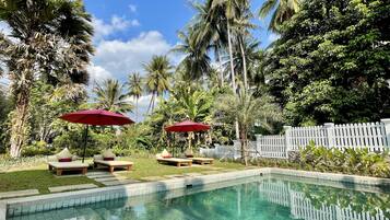 Kolam renang outdoor