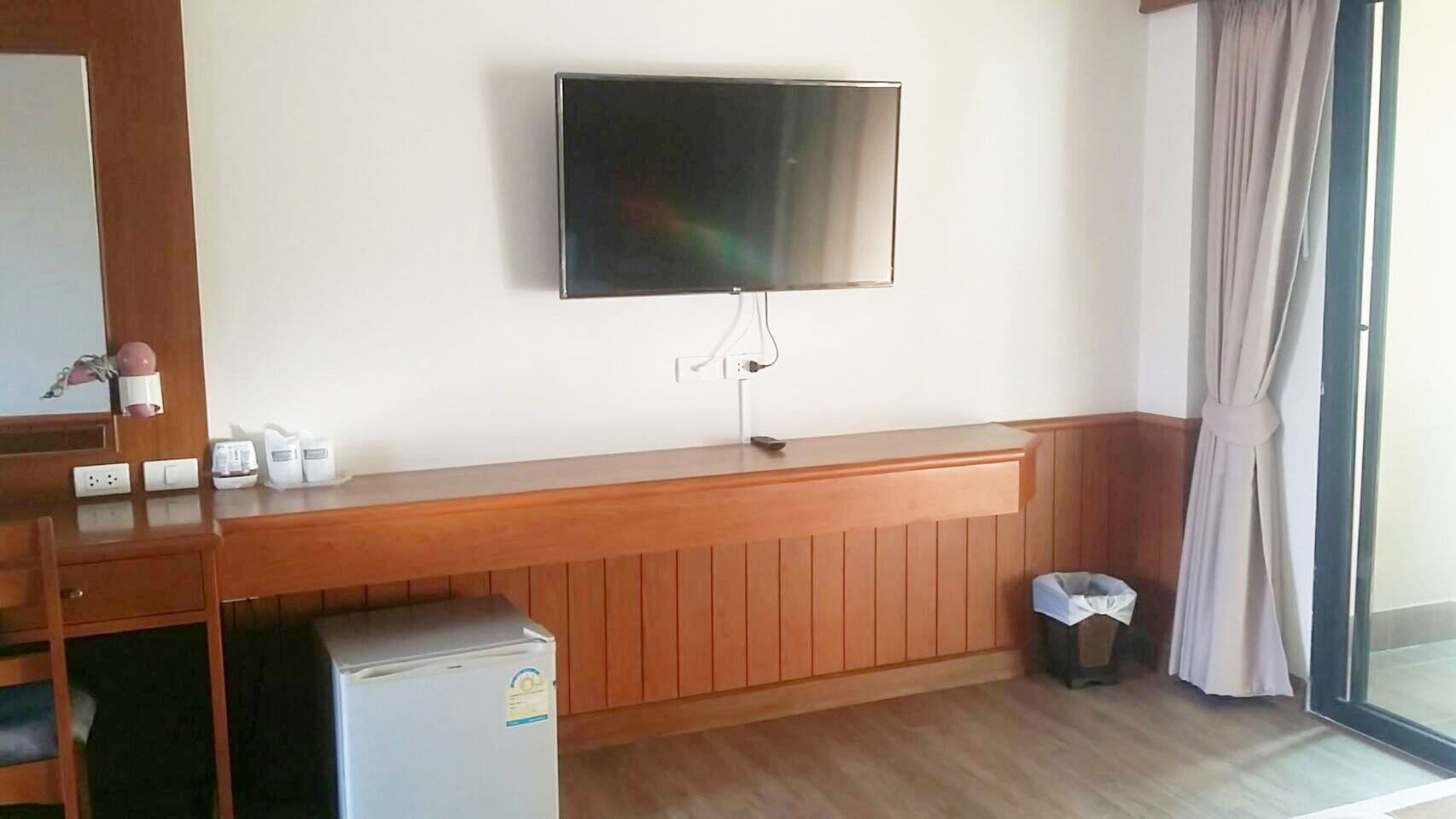 deluxe double room | in-room safe, free wifi