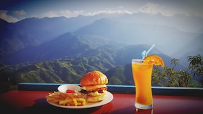 Alimentos y bebidas