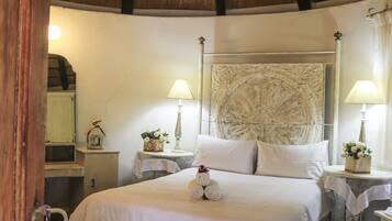 Premium bedding, in-room safe, desk, iron/ironing board