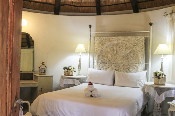 Premium bedding, in-room safe, desk, iron/ironing board