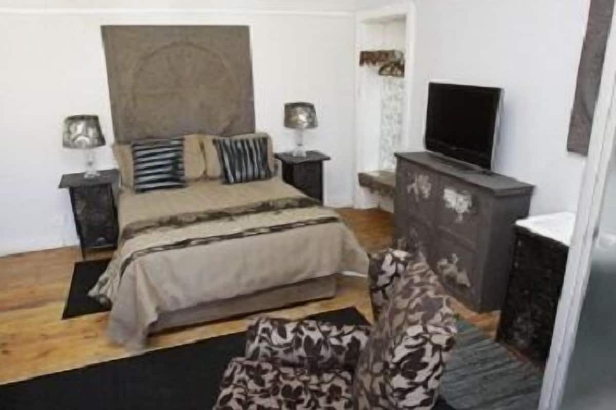 Family Room, Kitchenette