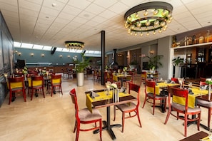 Daily continental breakfast (EUR 18.50 per person)