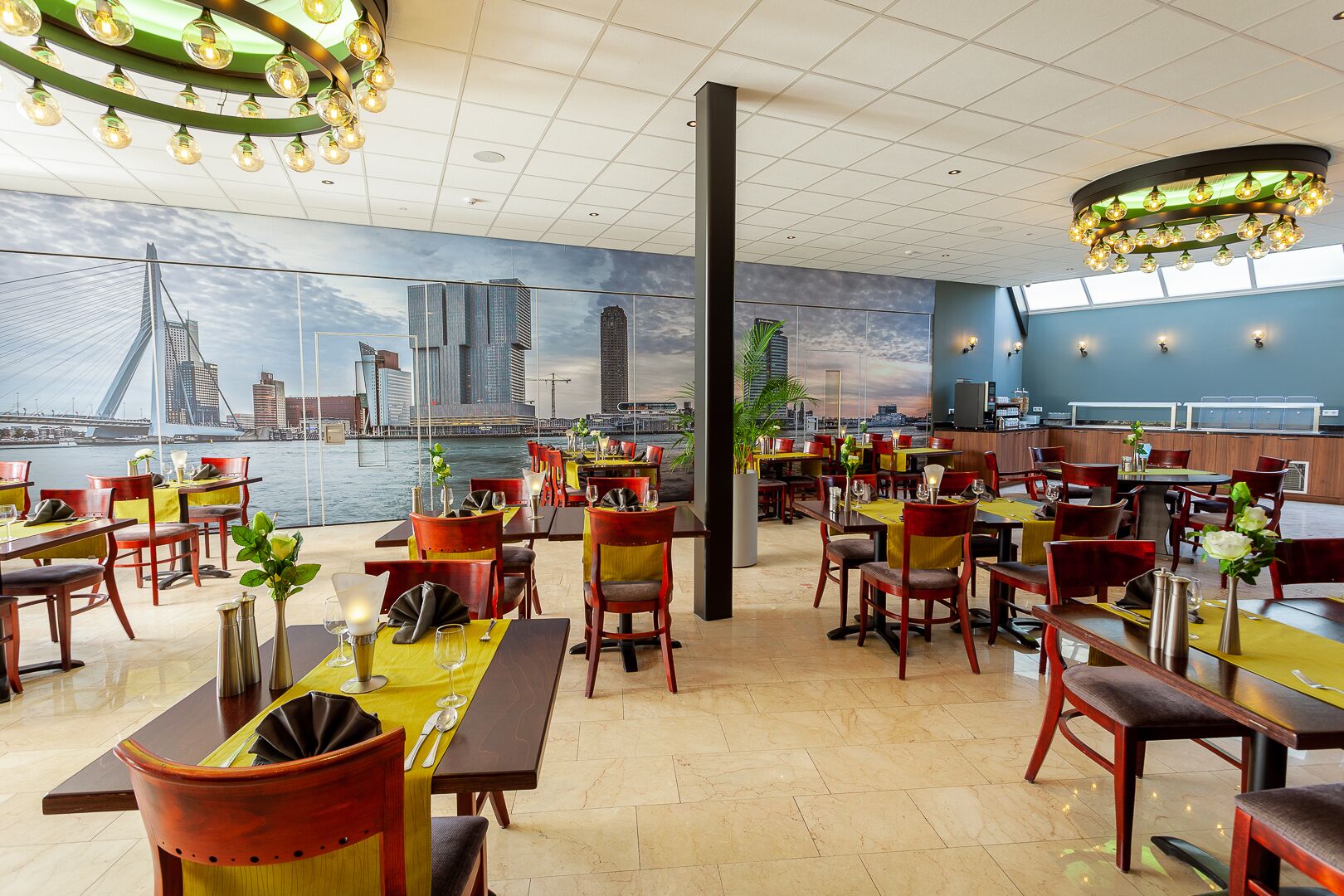 Serveert ontbijt en diner