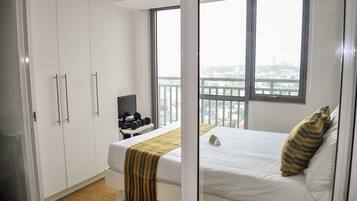 1 bedroom, in-room safe, desk, iron/ironing board