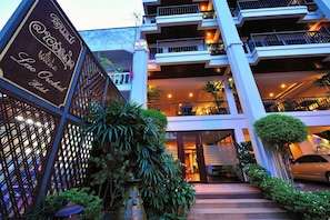 Front of property - Lao Orchid Hotel (Vientiane)