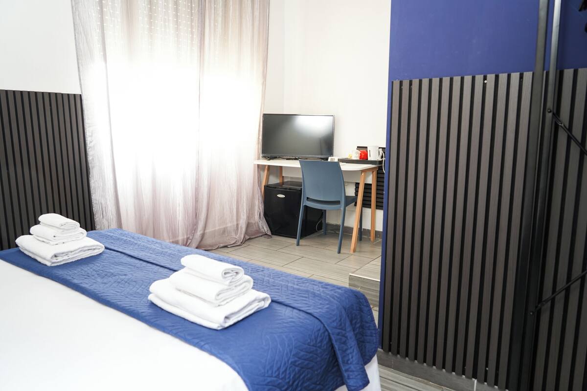 1 bedroom, in-room safe, desk, soundproofing
