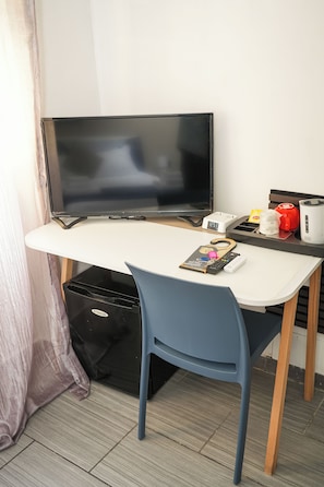 Comfort Double Room, City View | Television