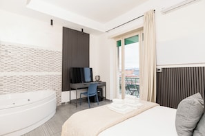 Doppia Superior, 1 letto matrimoniale, vista città | Una cassaforte in camera, una scrivania, insonorizzazione