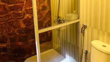 Shower, free toiletries, towels