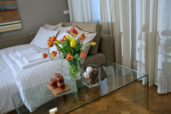 1 bedroom, memory-foam beds, in-room safe, soundproofing - Holec Apartments (Prague)