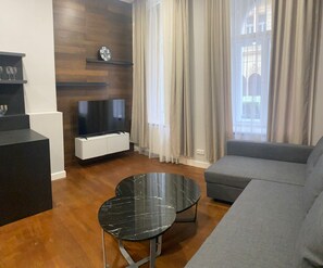 1 bedroom, memory-foam beds, in-room safe, soundproofing - Holec Apartments (Prague)