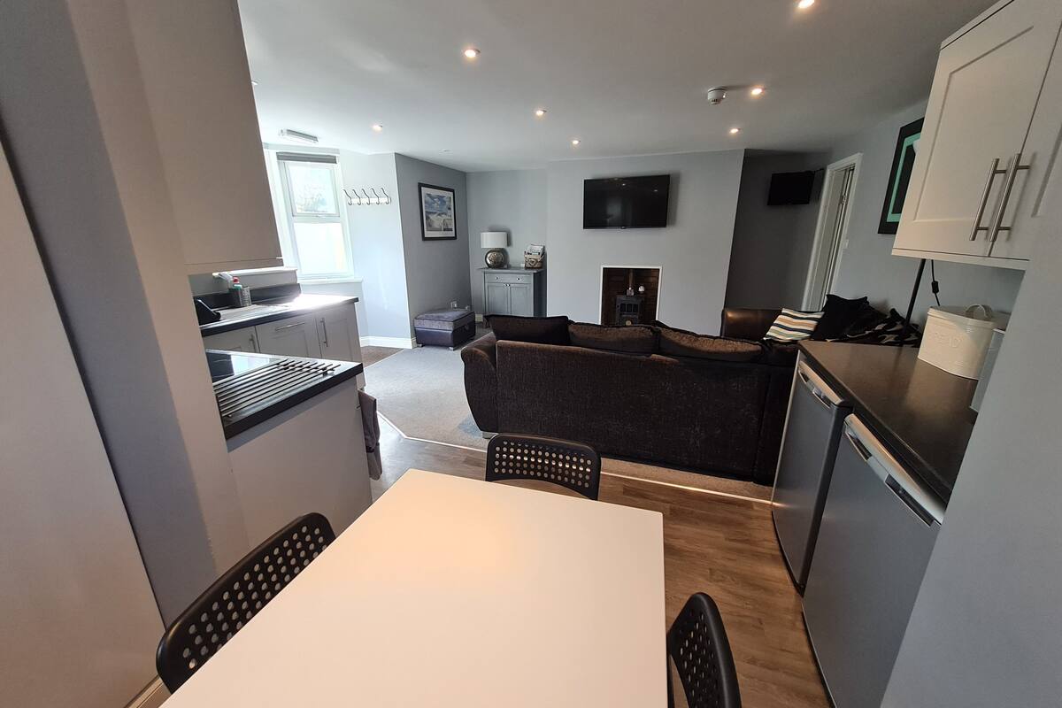 apartment, 2 bedrooms | living area