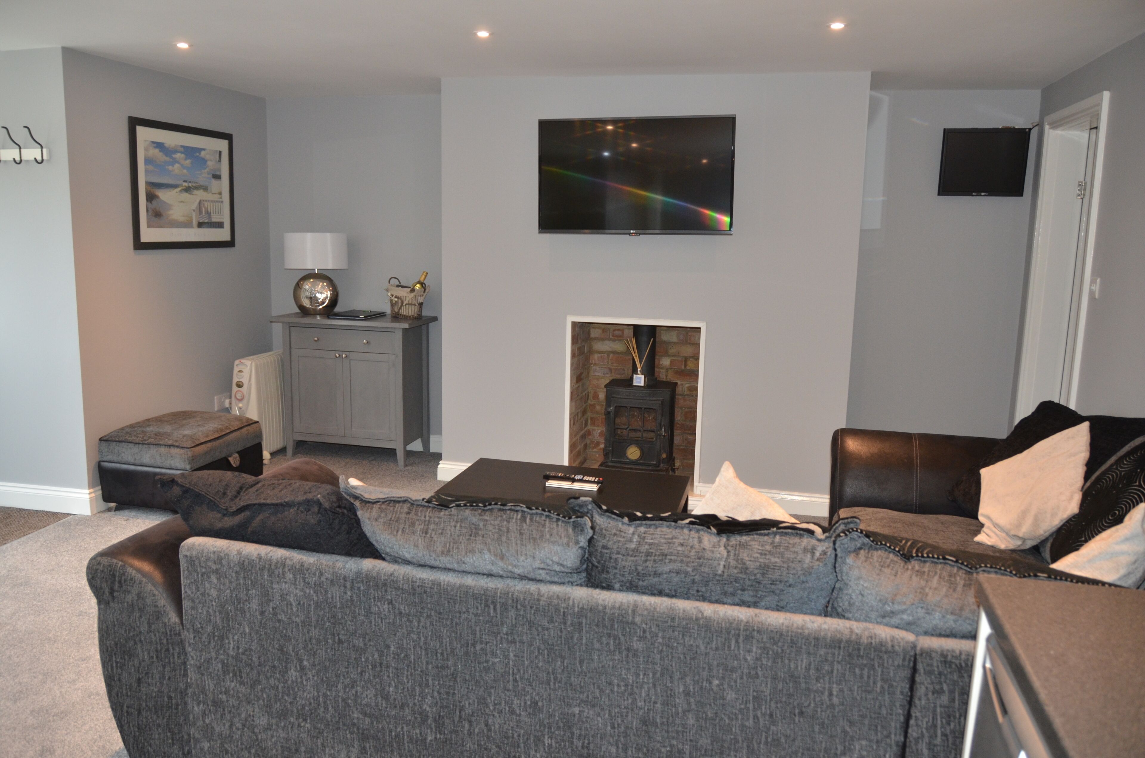 Apartment, 2 Bedrooms | Blackout drapes, bed sheets