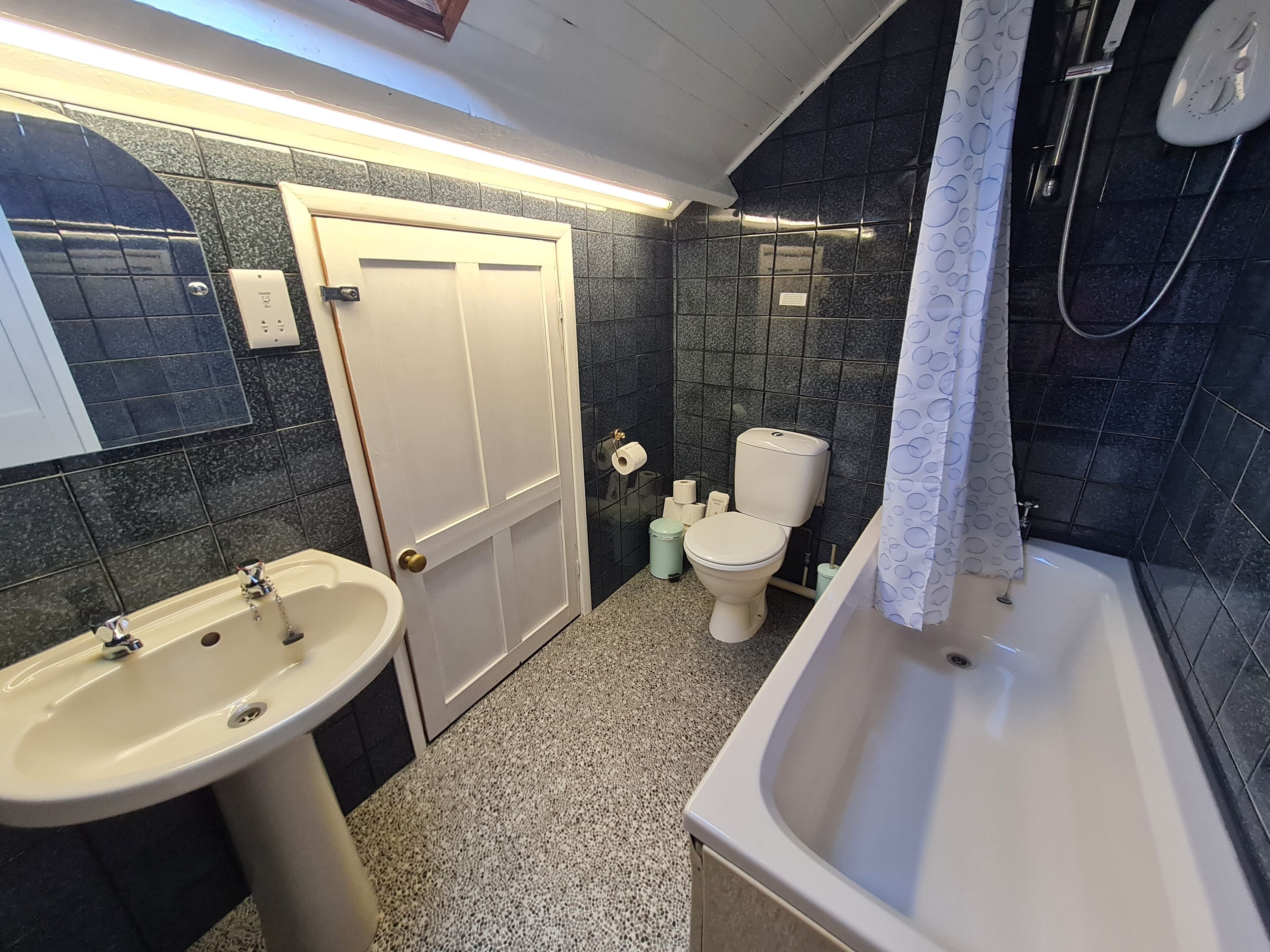 family suite (3rd floor) | bathroom | hair dryer, towels