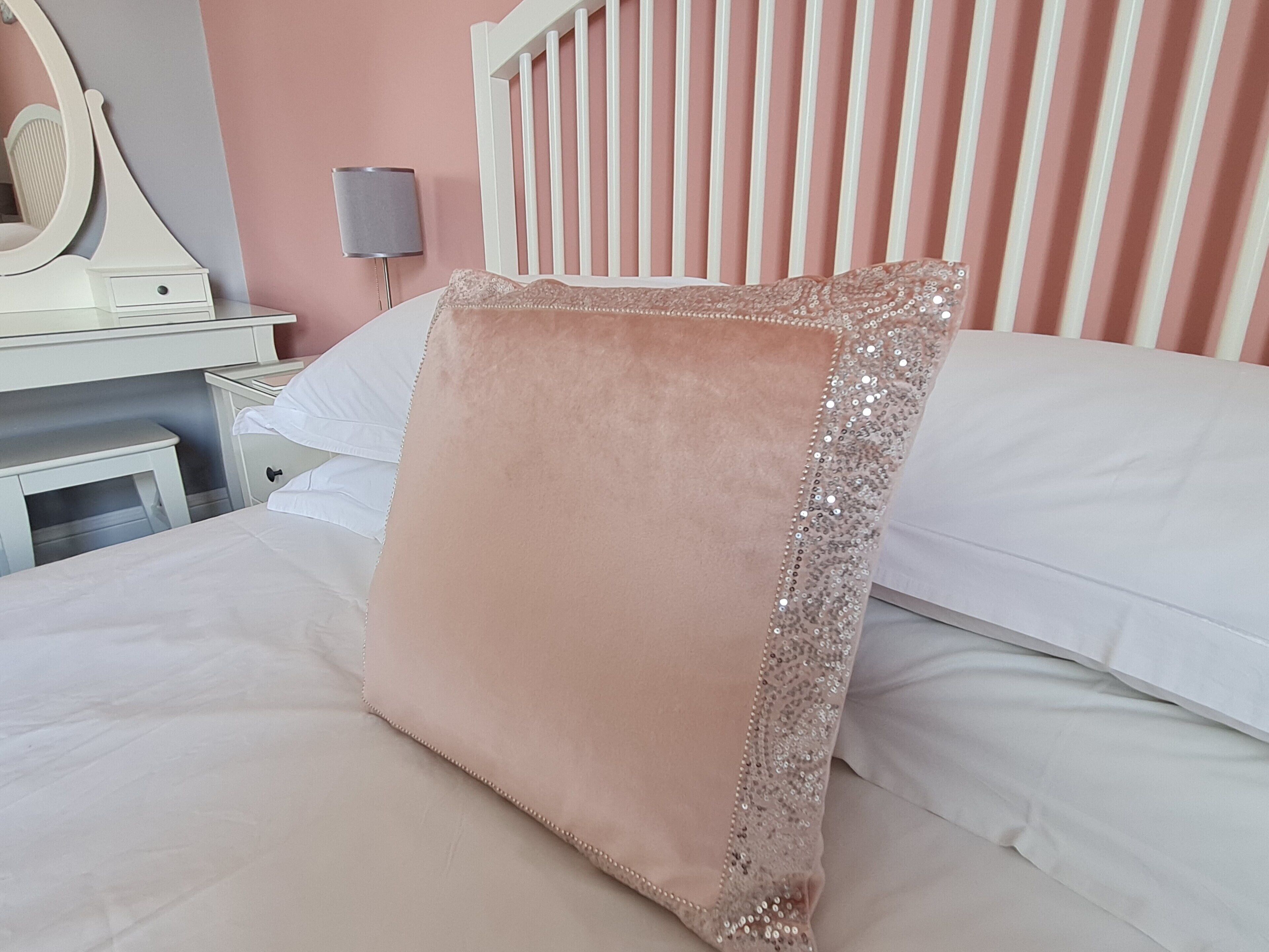 Deluxe Double Room, 1 King Bed (2nd Floor) | Blackout drapes, bed sheets